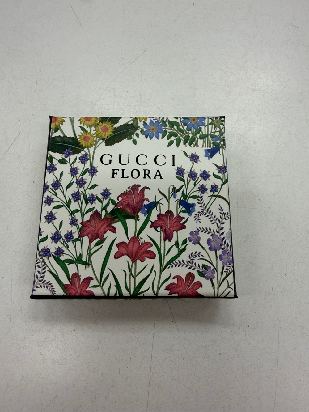 Gucci Flora Floral Vile Gift Box
3 pieces